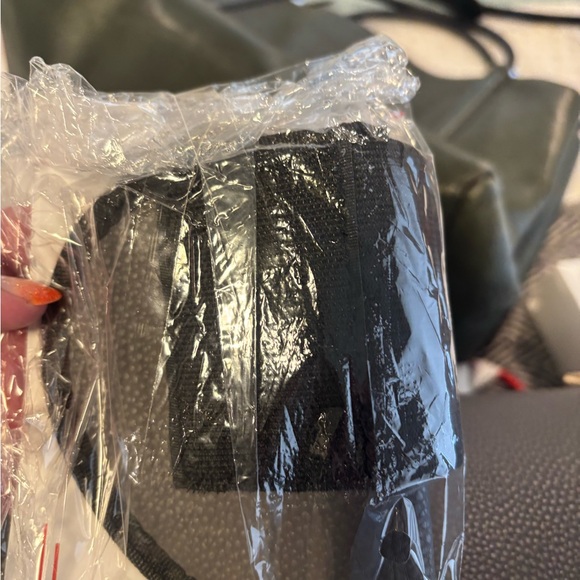 Jessie and James Gray Concealed Carry Handbag - Picture 7 of 9